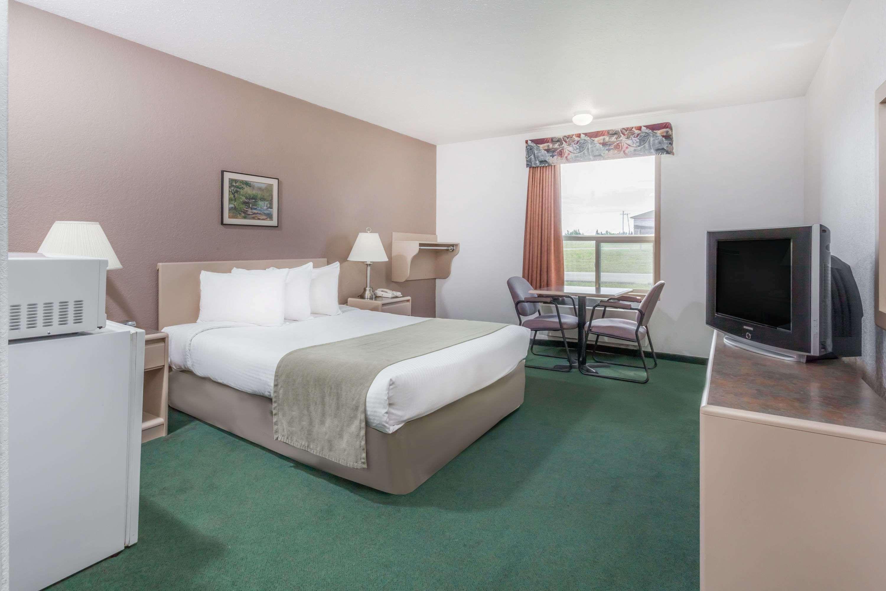 ซูเปอร์ 8 บาย วินด์แฮม พินเชอร์ ครีก แอลเบอร์ตา Motel ภายนอก รูปภาพ