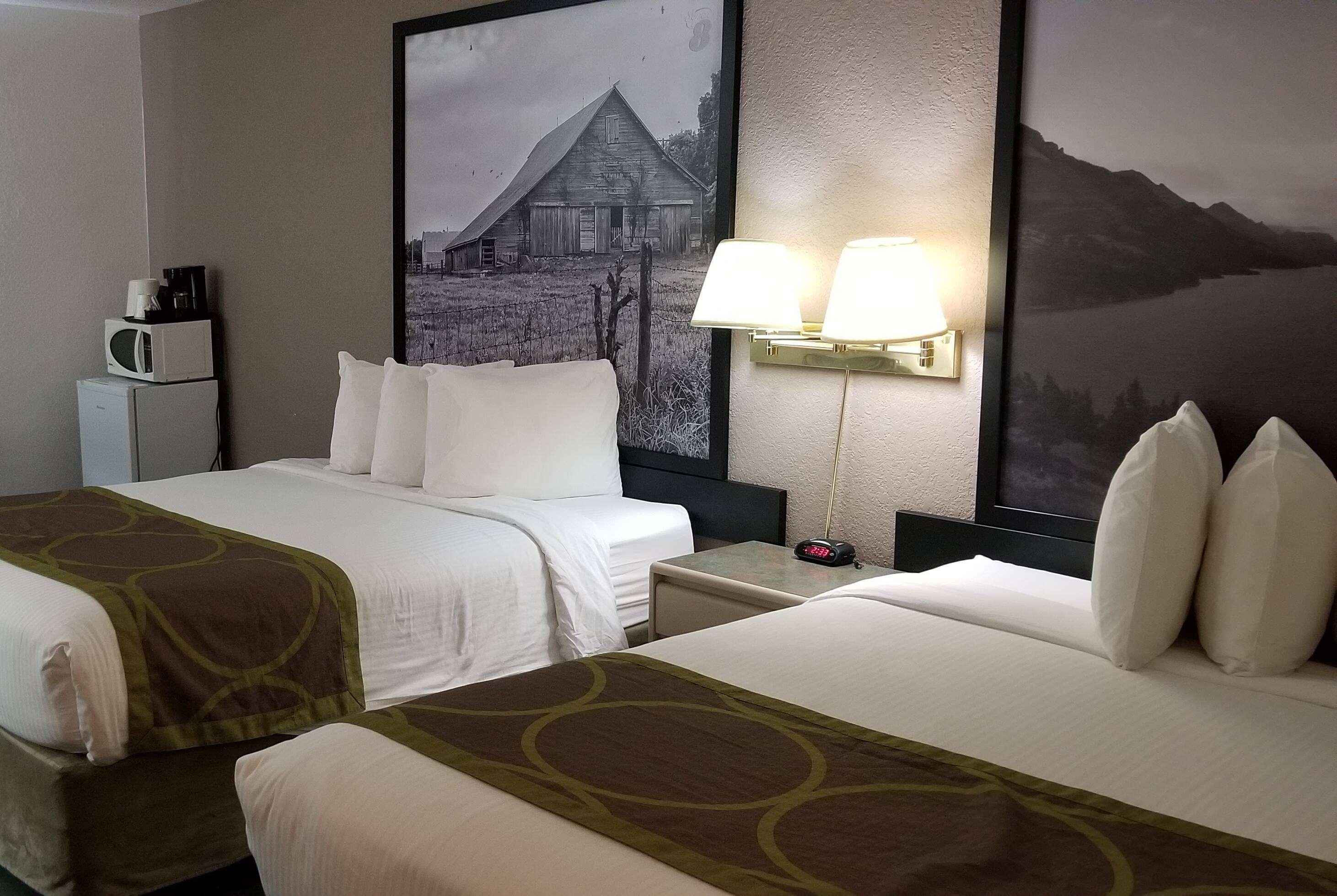 ซูเปอร์ 8 บาย วินด์แฮม พินเชอร์ ครีก แอลเบอร์ตา Motel ภายนอก รูปภาพ