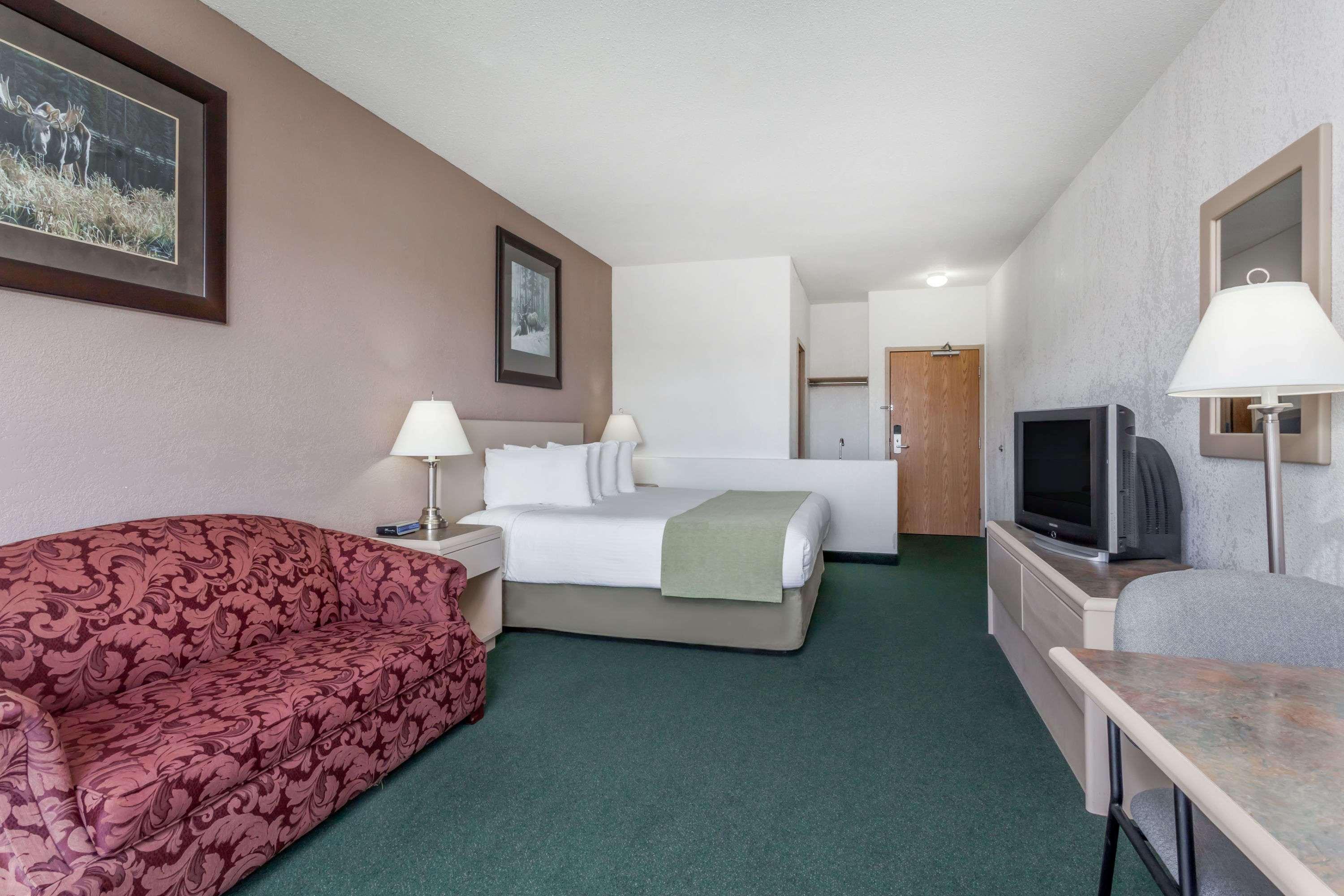 ซูเปอร์ 8 บาย วินด์แฮม พินเชอร์ ครีก แอลเบอร์ตา Motel ภายนอก รูปภาพ
